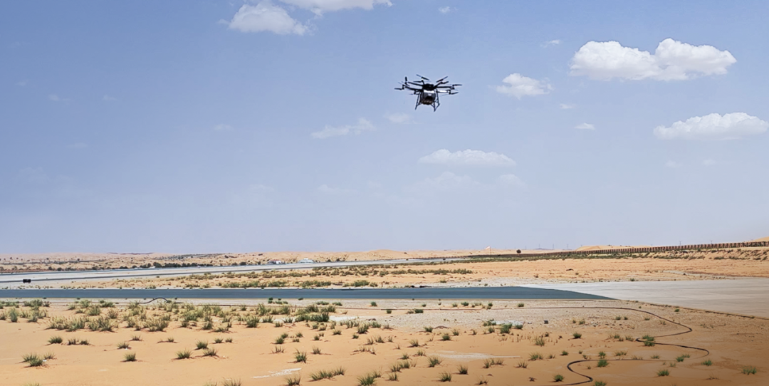 亿航智能 eVTOL 飞行器完成阿联酋载人首飞