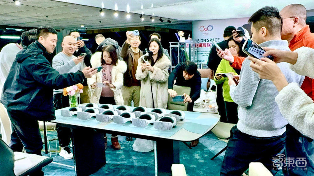 突发!DeepMind联创空降微软:统领AI团队,还掏空了OpenAI劲敌