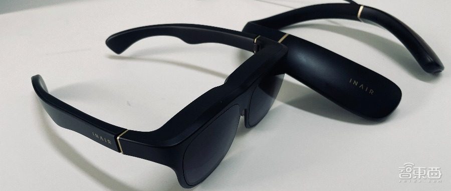 清华系创业新势力!把大模型塞进AR眼镜,高铁上能用10块大屏办公